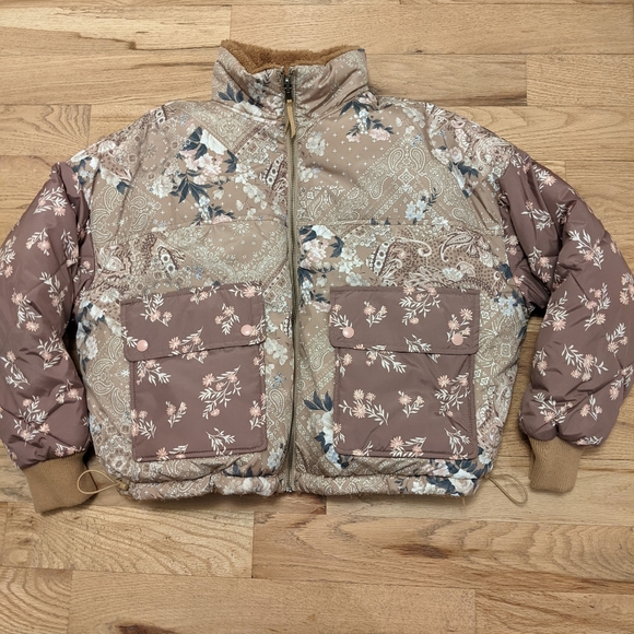 American Eagle Outfitters Jackets & Blazers - Quilted reversible cropped jacket